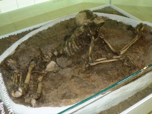 The 8,000-year-old grave of a woman dubbed "Todorka" from the Early Neolithic settlement in Bulgaria's Ohoden, as exhibited in the Vratsa Regional Museum of History. Photo by Vassia Atanassova - Spiritia, Wikipedia