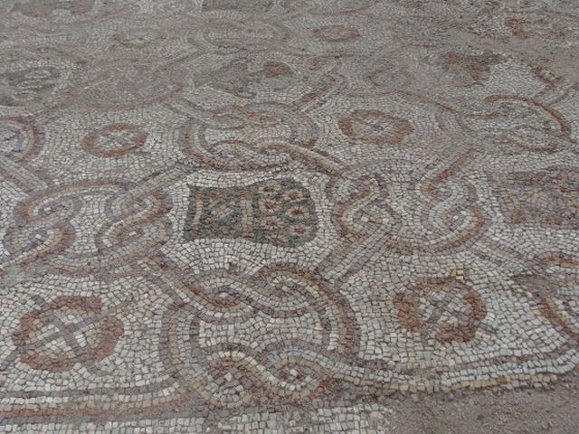 Mosaicos renterrados en la Gran basílica de Plovdiv Flood-mosaics-plovdiv-3